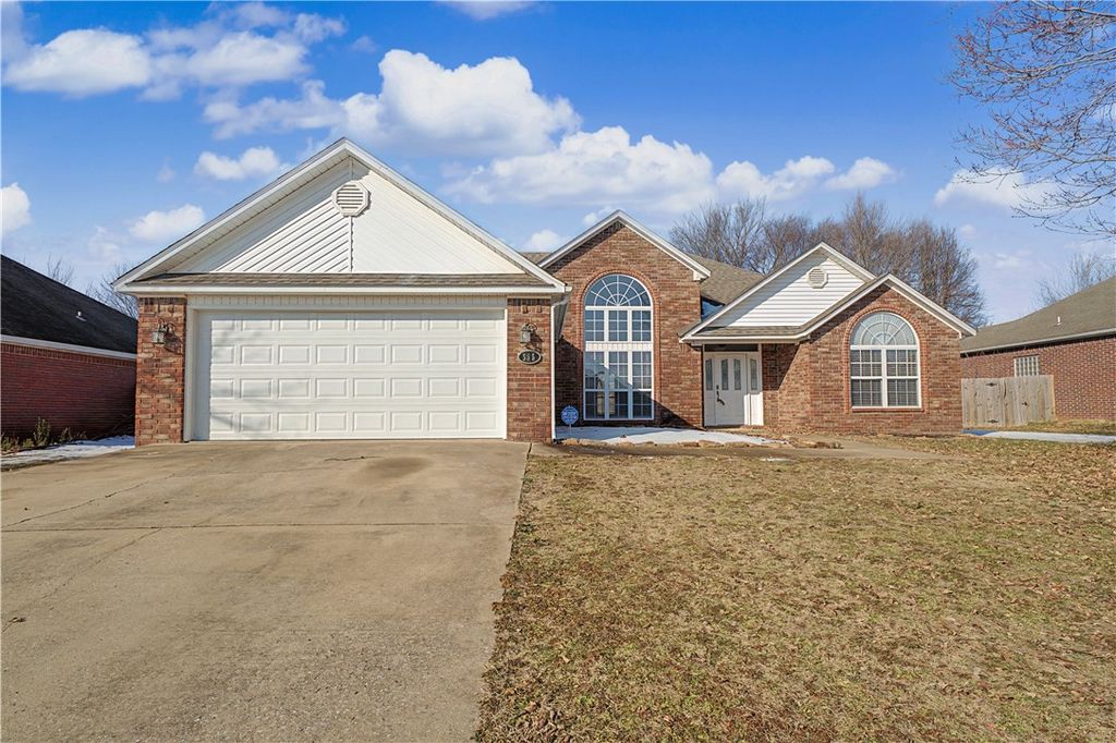 585 Lynn Drive, Pea Ridge, AR 72751