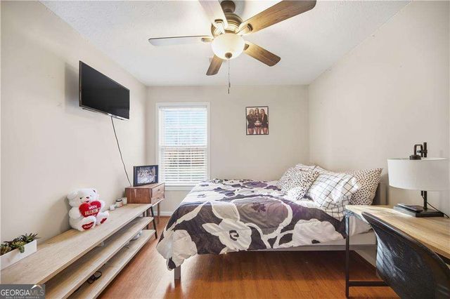 1073 Daventry Crossing, Woodstock, GA 30188