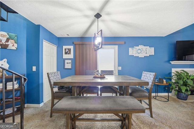 1073 Daventry Crossing, Woodstock, GA 30188