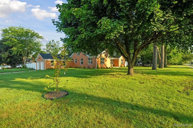 21211 Southfield Road, Southfield, MI 48075