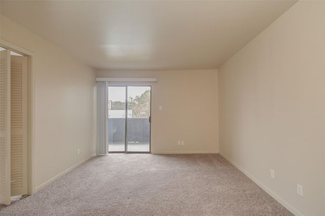 3045 Walnut Bend Lane 25, Houston, TX 77042