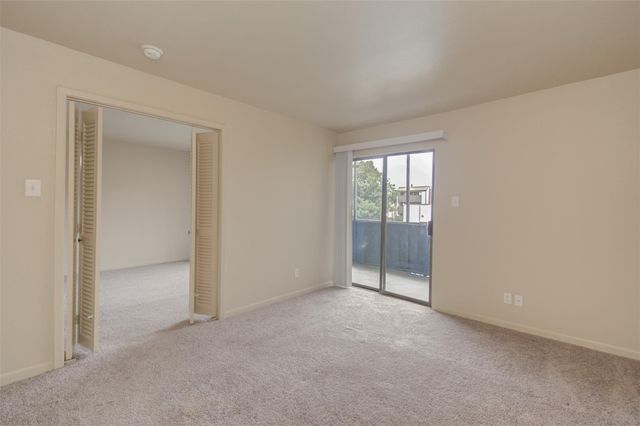3045 Walnut Bend Lane 25, Houston, TX 77042