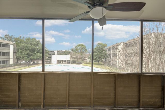 3045 Walnut Bend Lane 25, Houston, TX 77042