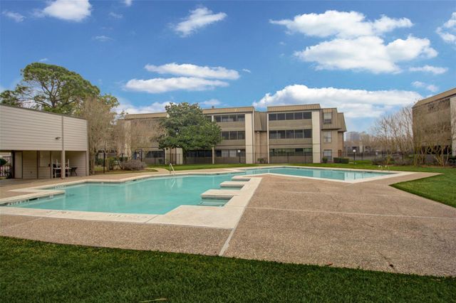 3045 Walnut Bend Lane 25, Houston, TX 77042