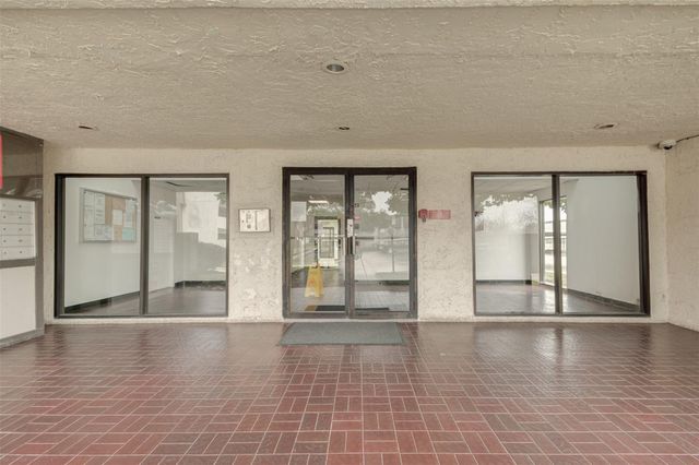 3045 Walnut Bend Lane 25, Houston, TX 77042