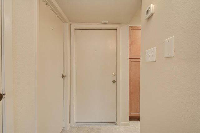 3045 Walnut Bend Lane 25, Houston, TX 77042