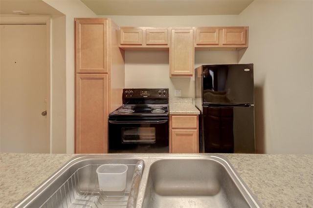 3045 Walnut Bend Lane 25, Houston, TX 77042