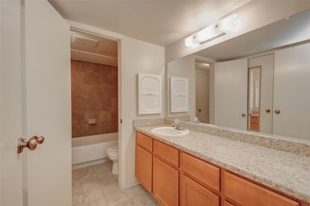 3045 Walnut Bend Lane 25, Houston, TX 77042