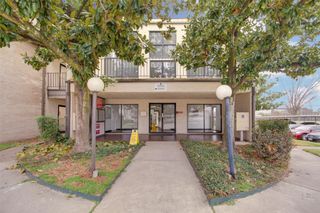 3045 Walnut Bend Lane 25, Houston, TX 77042