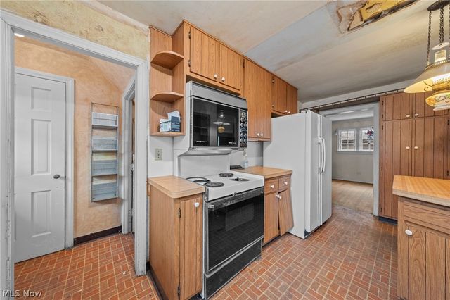 19264 N Sagamore Road, Fairview Park, OH 44126