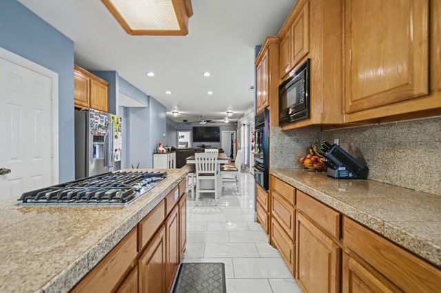 605 Ten Mile Drive, Desoto, TX 75115