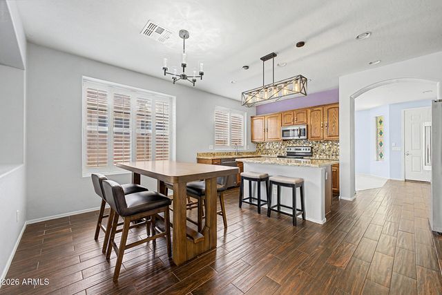 8352 W VOGEL Avenue, Peoria, AZ 85345