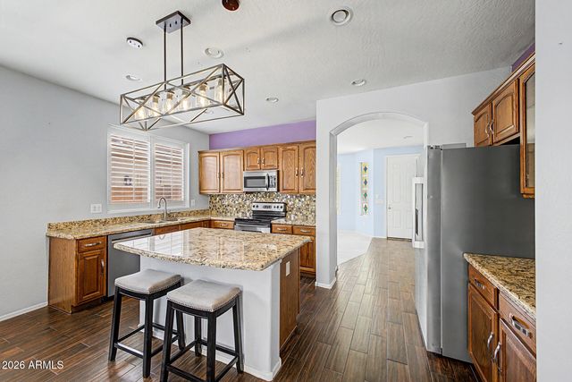 8352 W VOGEL Avenue, Peoria, AZ 85345