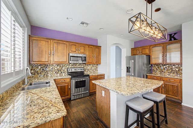 8352 W VOGEL Avenue, Peoria, AZ 85345