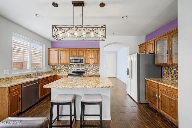 8352 W VOGEL Avenue, Peoria, AZ 85345