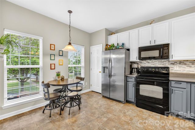 15711 King Louis Court, Charlotte, NC 28277