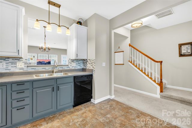15711 King Louis Court, Charlotte, NC 28277