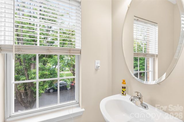 15711 King Louis Court, Charlotte, NC 28277