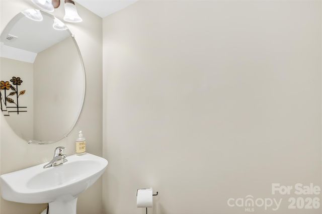 15711 King Louis Court, Charlotte, NC 28277