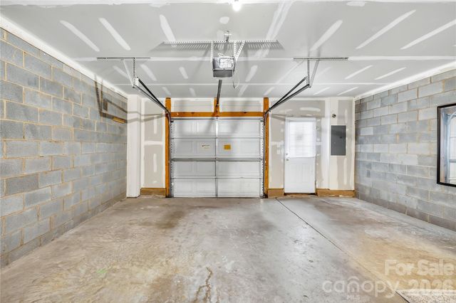 15711 King Louis Court, Charlotte, NC 28277