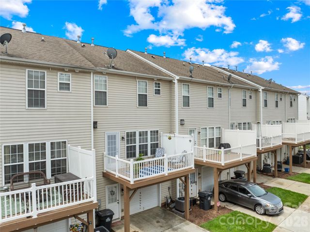 15711 King Louis Court, Charlotte, NC 28277
