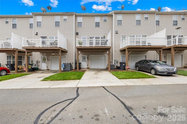 15711 King Louis Court, Charlotte, NC 28277