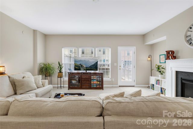 15711 King Louis Court, Charlotte, NC 28277