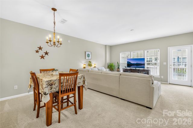 15711 King Louis Court, Charlotte, NC 28277