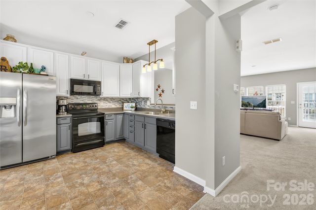 15711 King Louis Court, Charlotte, NC 28277
