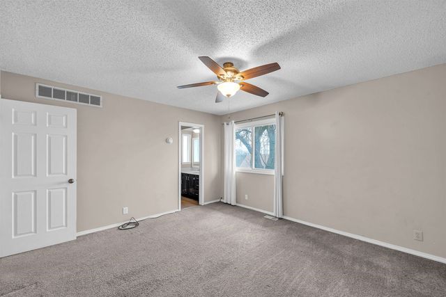 1613 E Brendonwood Rd, Derby, KS 67037