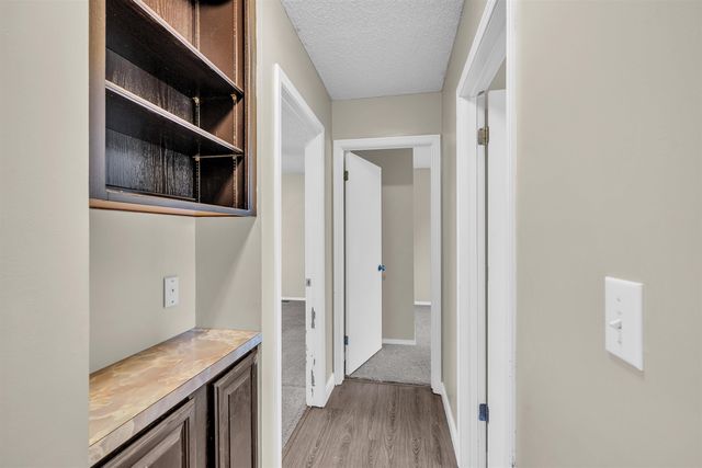 1613 E Brendonwood Rd, Derby, KS 67037