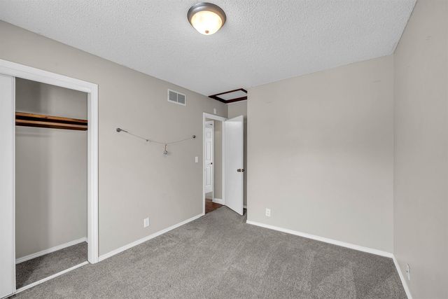 1613 E Brendonwood Rd, Derby, KS 67037