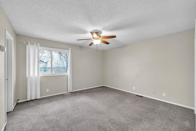 1613 E Brendonwood Rd, Derby, KS 67037