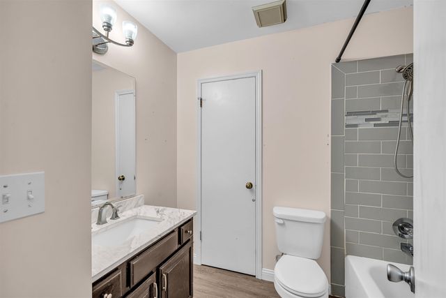 1613 E Brendonwood Rd, Derby, KS 67037