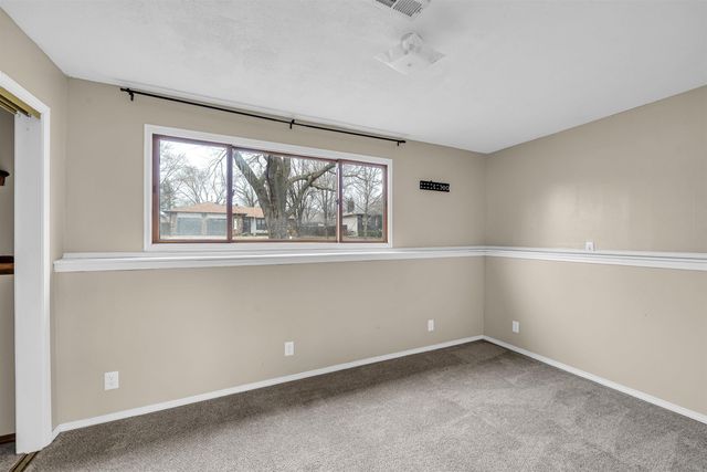 1613 E Brendonwood Rd, Derby, KS 67037