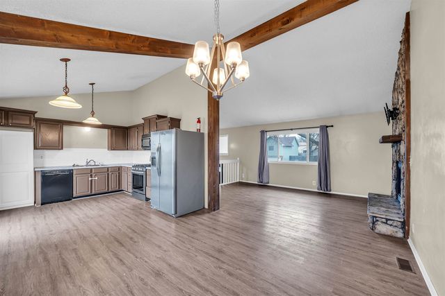 1613 E Brendonwood Rd, Derby, KS 67037