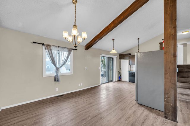 1613 E Brendonwood Rd, Derby, KS 67037