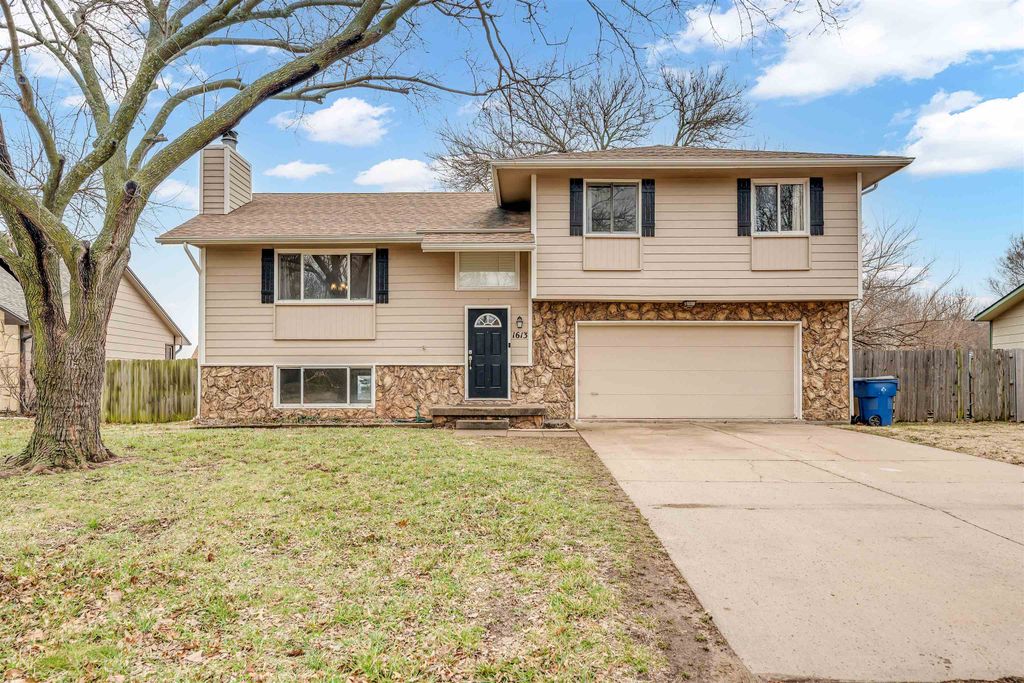 1613 E Brendonwood Rd, Derby, KS 67037