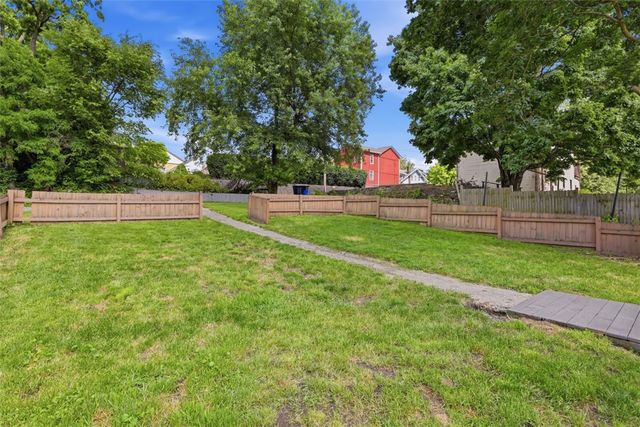 610 State St, Baden, PA 15005