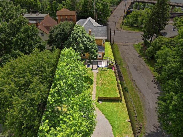 610 State St, Baden, PA 15005