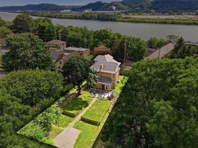 610 State St, Baden, PA 15005