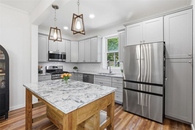 610 State St, Baden, PA 15005