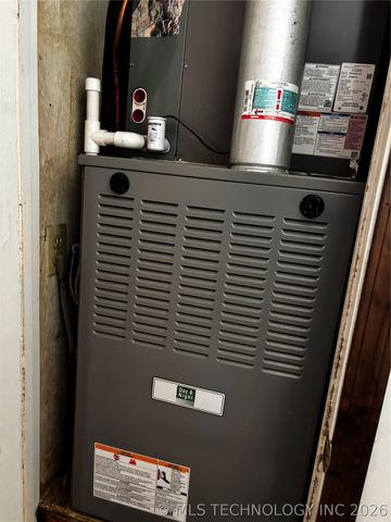 102 S Walnut, Hartshorne, OK 74547