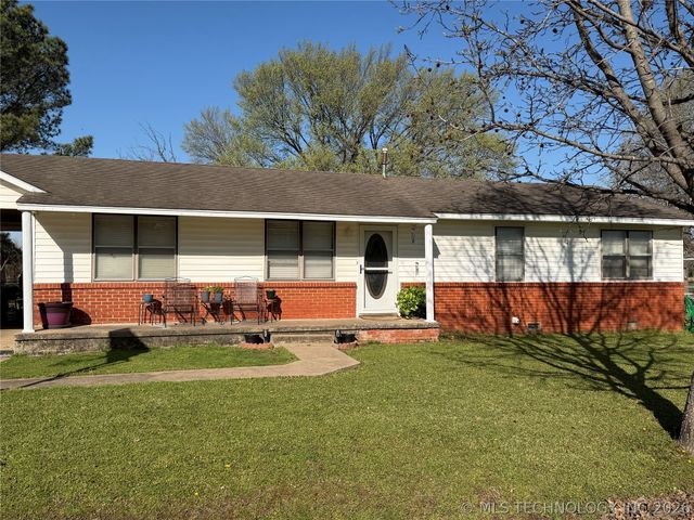 102 S Walnut, Hartshorne, OK 74547