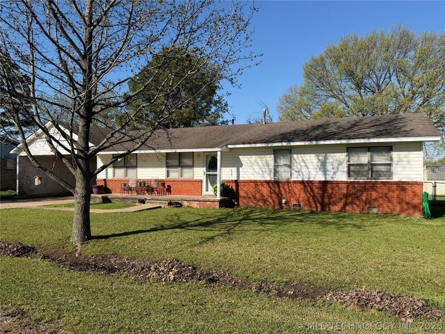 102 S Walnut, Hartshorne, OK 74547