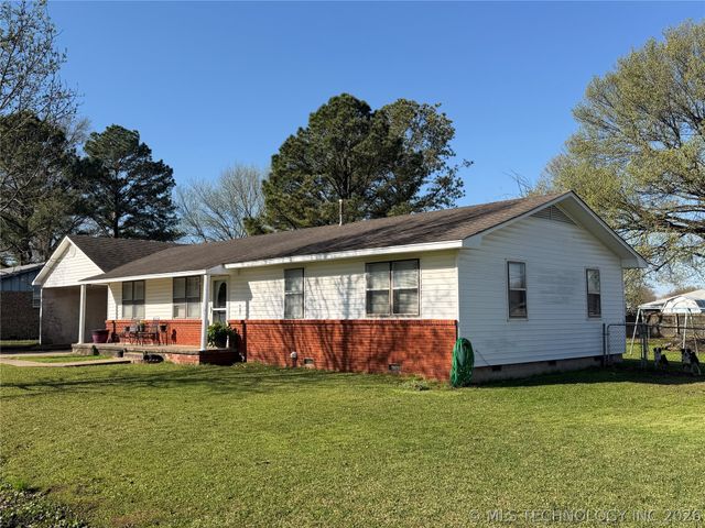102 S Walnut, Hartshorne, OK 74547