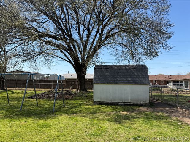 102 S Walnut, Hartshorne, OK 74547