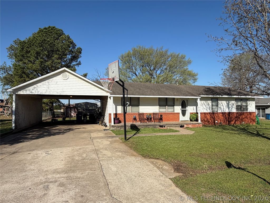 102 S Walnut, Hartshorne, OK 74547