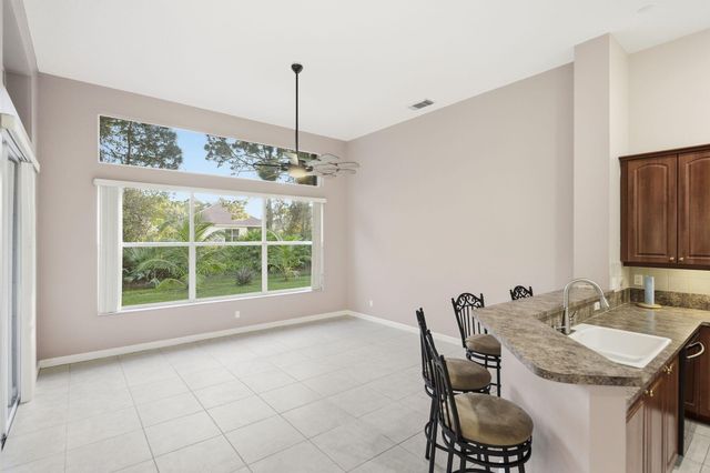 665 SW Sw Lake Charles Circle, Port St Lucie, FL 34986