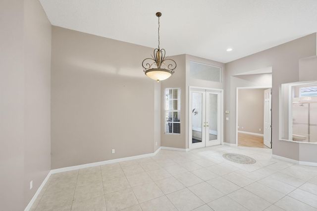 665 SW Sw Lake Charles Circle, Port St Lucie, FL 34986